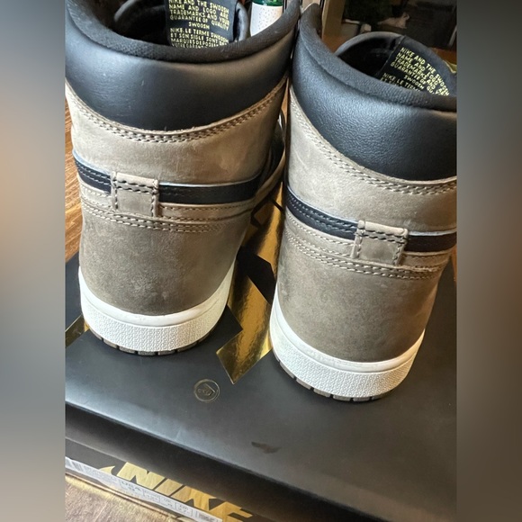 Like New AIR JORDAN 1 RETRO HIGH OG - Picture 6 of 10